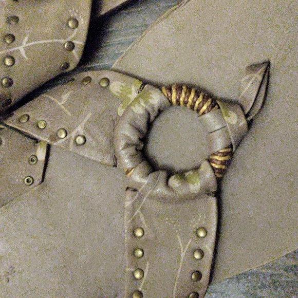 Fossil "What Vintage are You" Thong Sandals - Picture 2 of 6